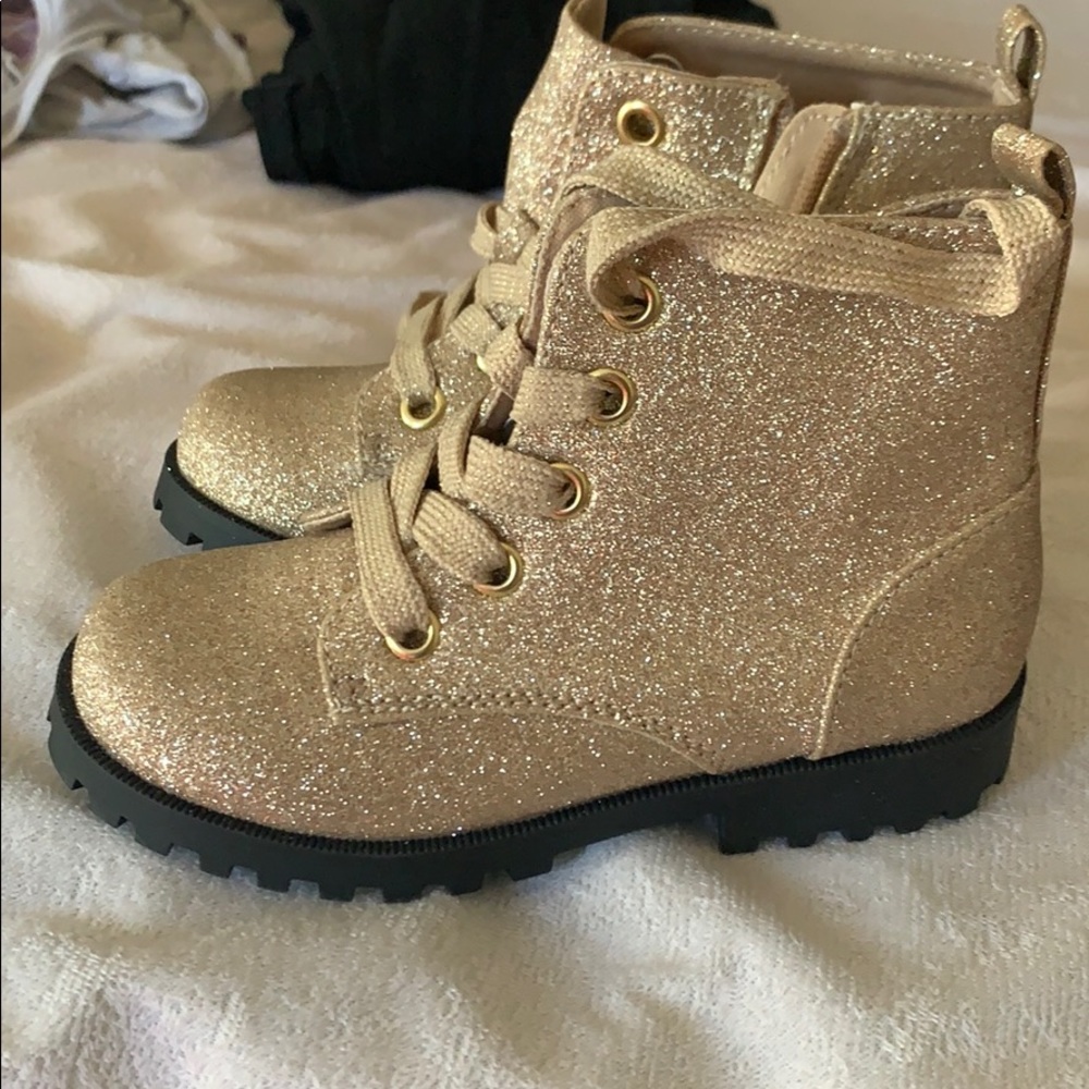 Girls boots